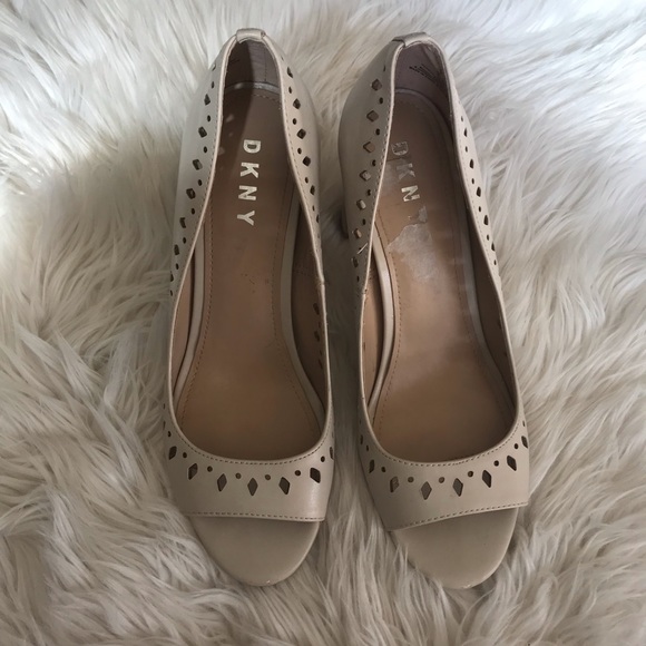 3/$30 DKNY peep toe pumps stacked heel 8 - Picture 3 of 7